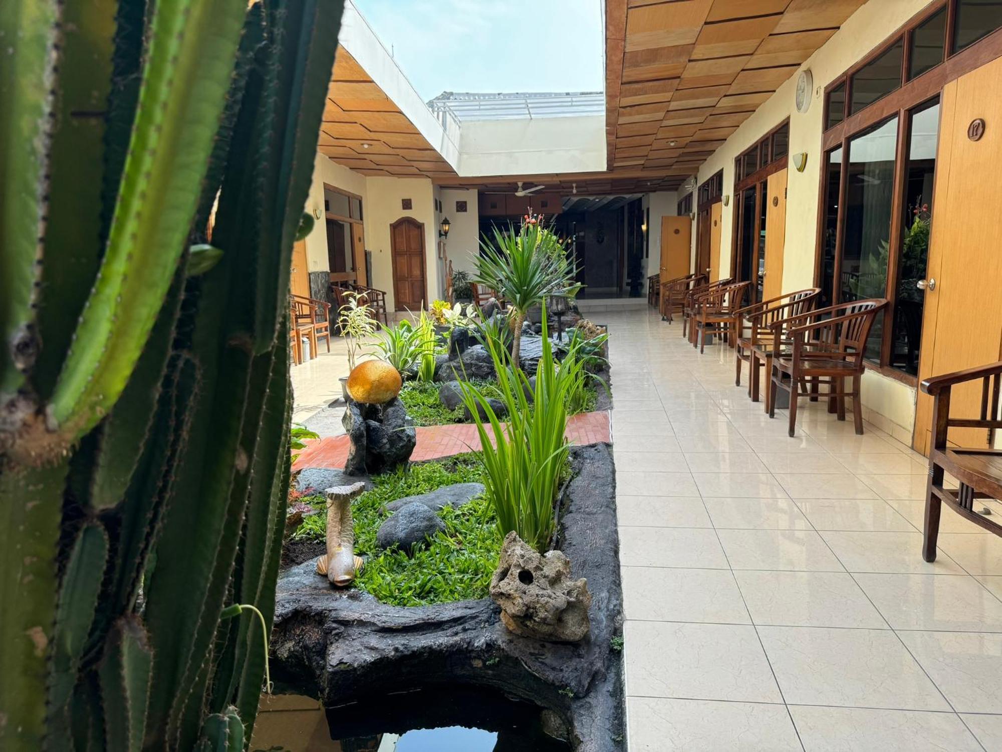 Hotel Priangan Cirebon Eksteriør billede
