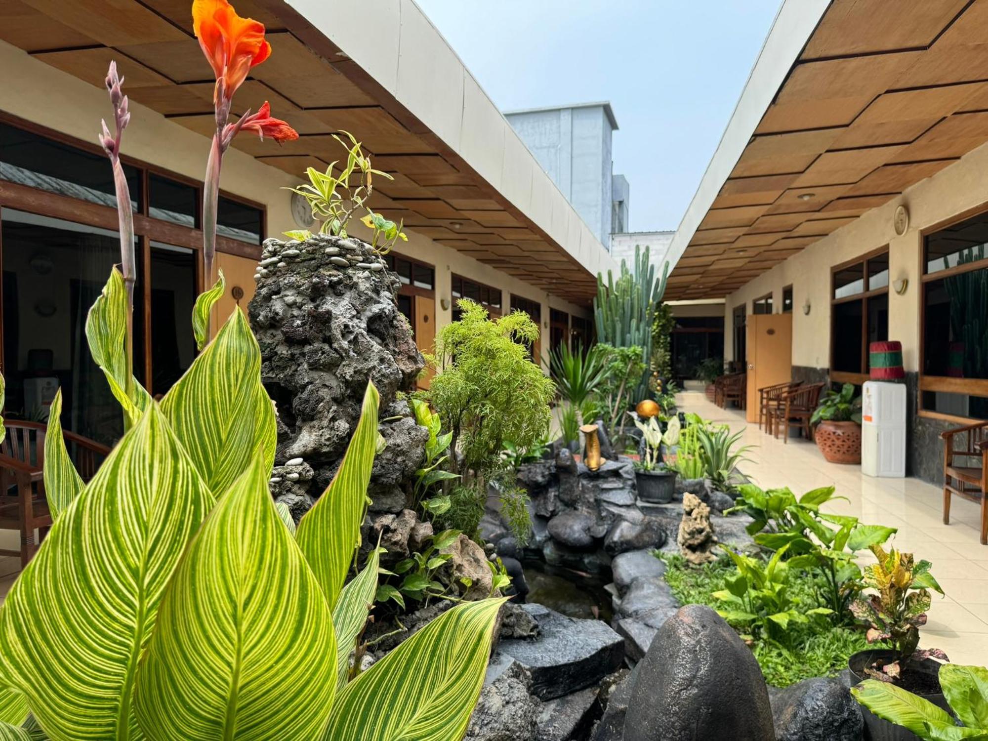 Hotel Priangan Cirebon Eksteriør billede