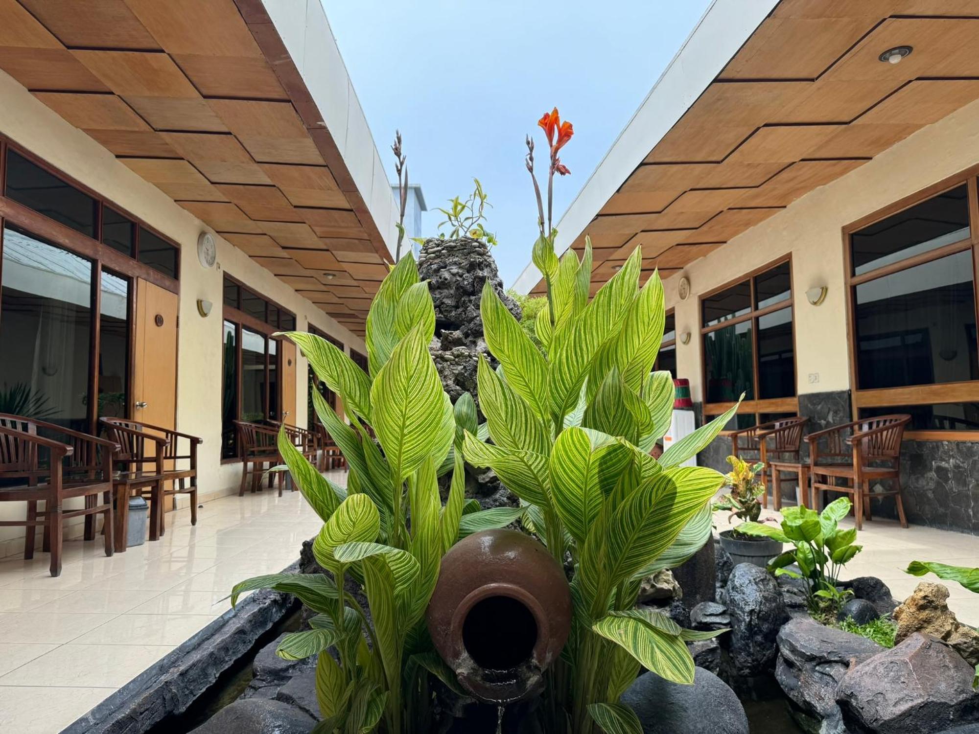 Hotel Priangan Cirebon Eksteriør billede