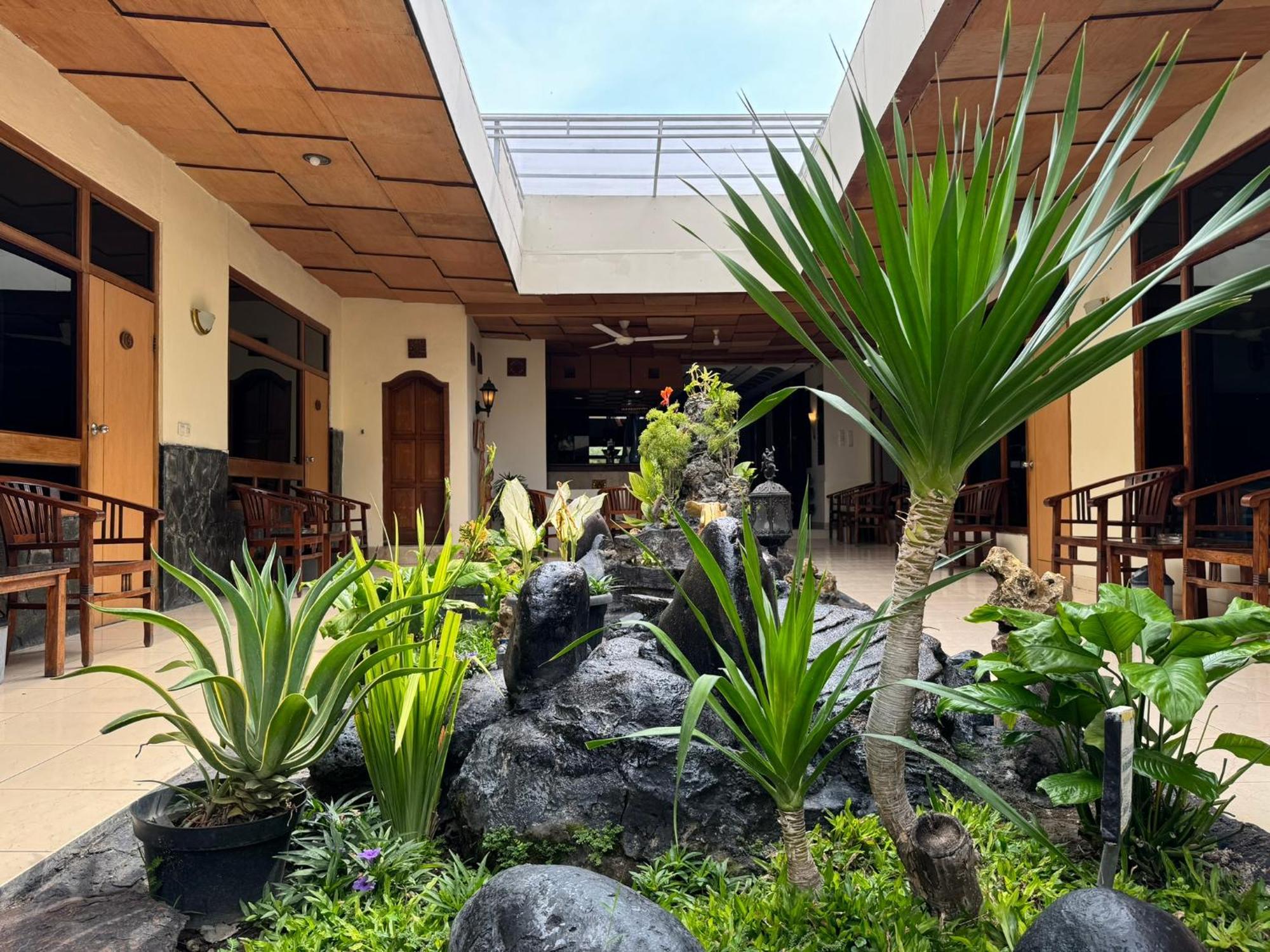 Hotel Priangan Cirebon Eksteriør billede