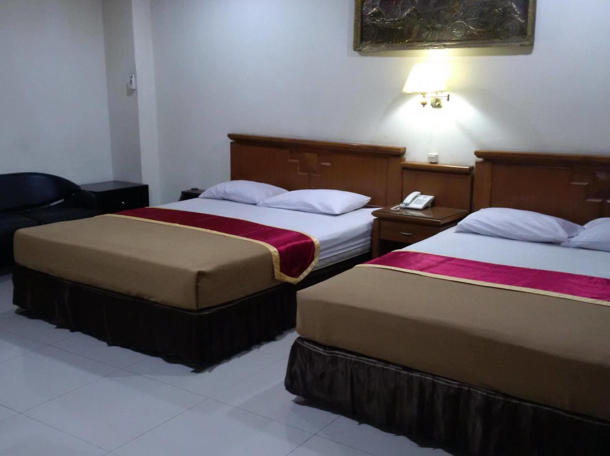 Hotel Priangan Cirebon Eksteriør billede