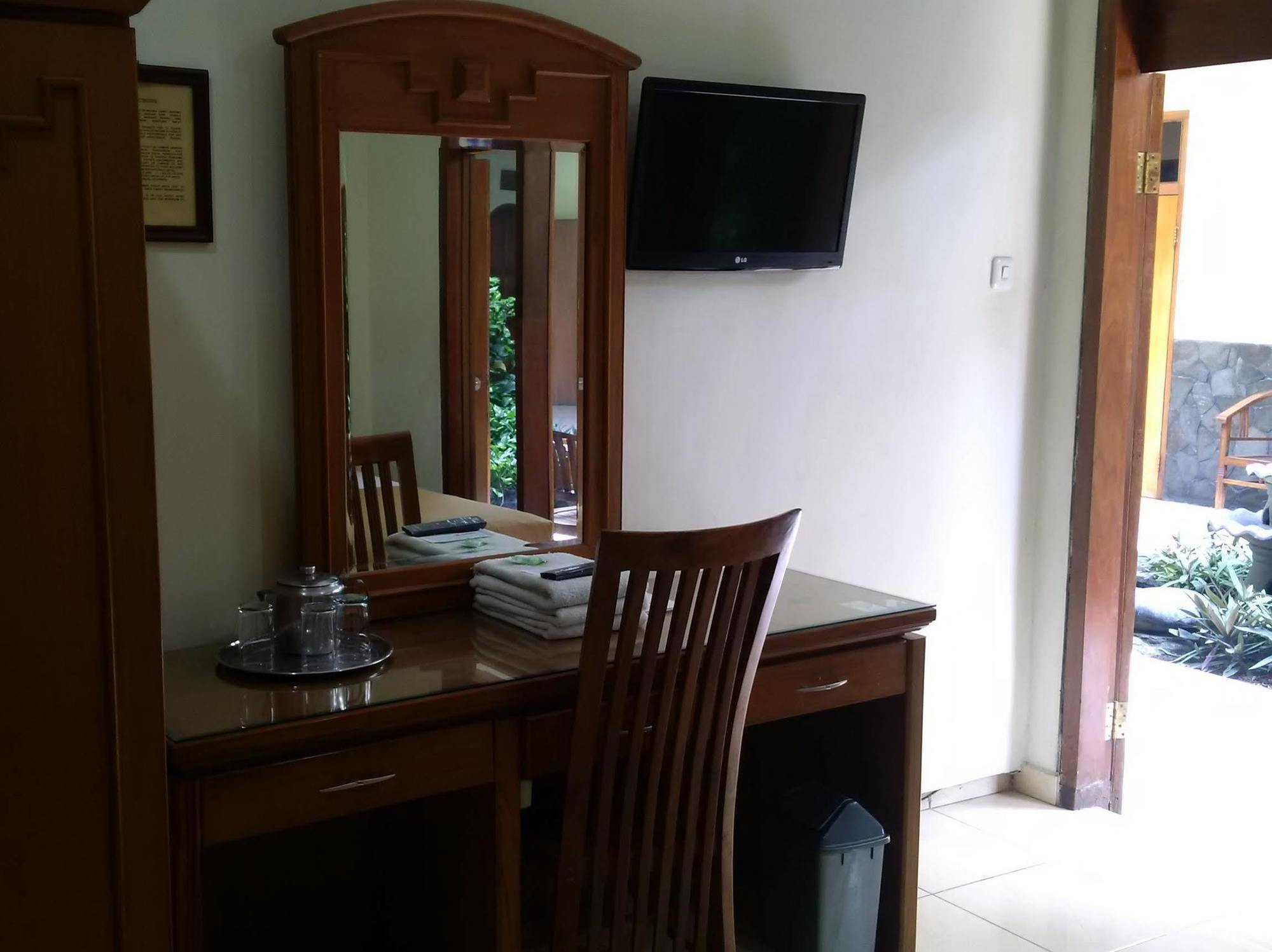 Hotel Priangan Cirebon Eksteriør billede